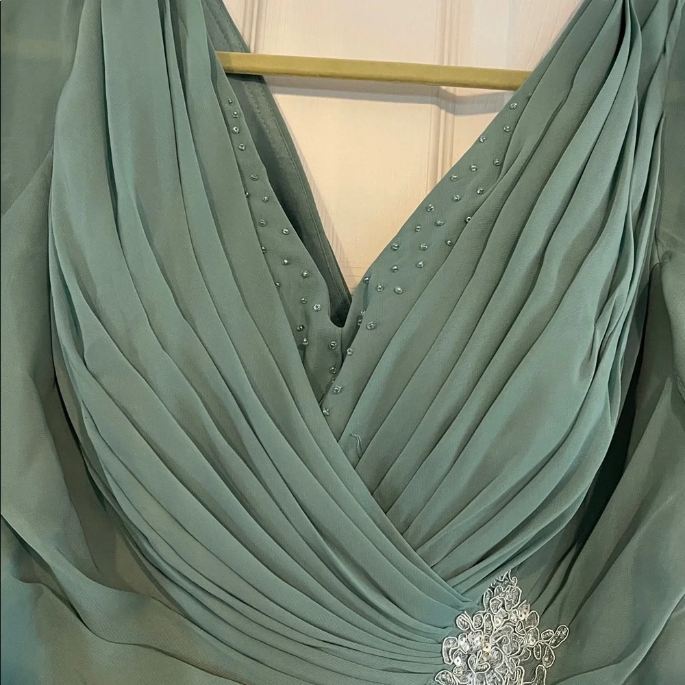 Formal Long Gown - Picture 7 of 15